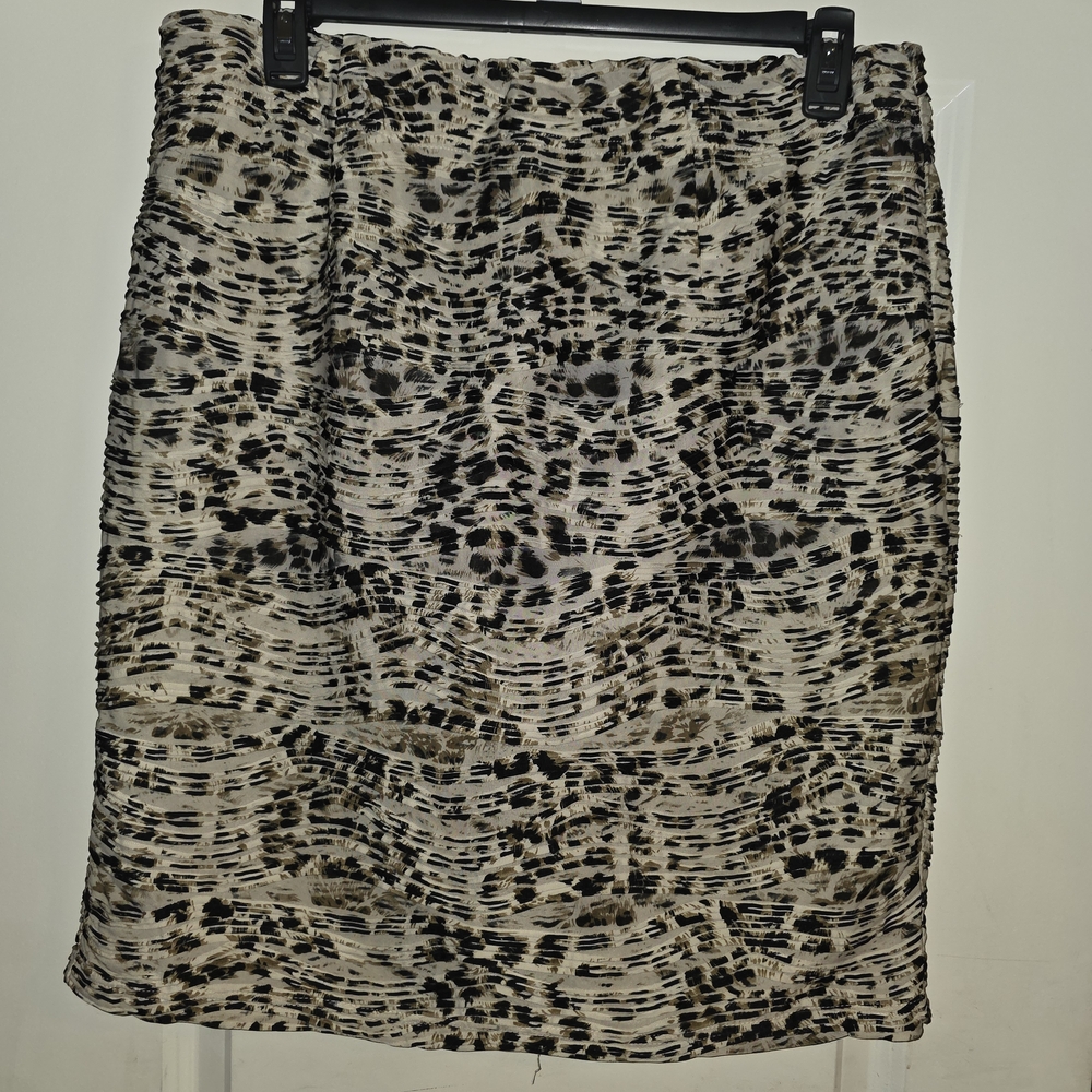 Dress Barn Black and Cream Patterned Pencil Skirt